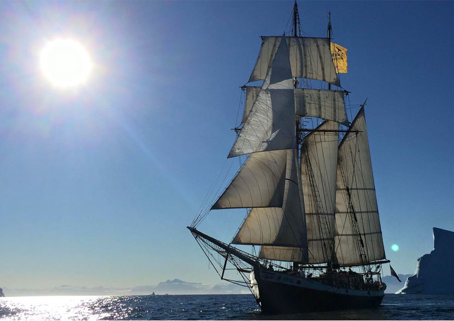 Opal with the modified rigging as a topsail schooner