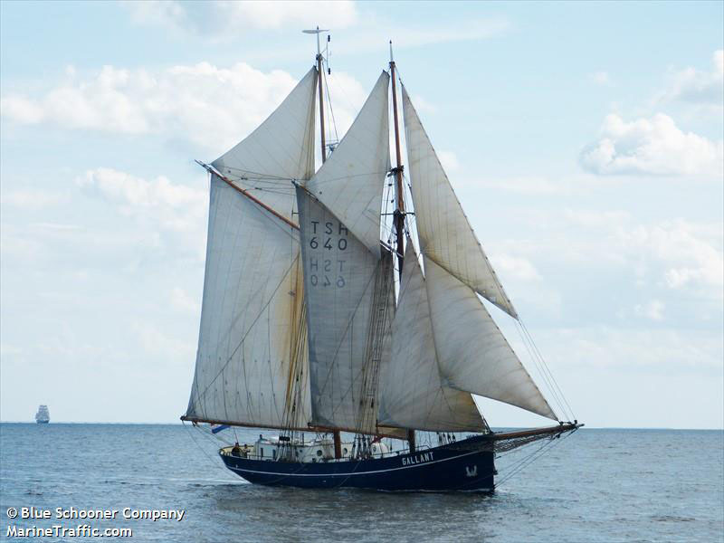 SchoonerGallant 02